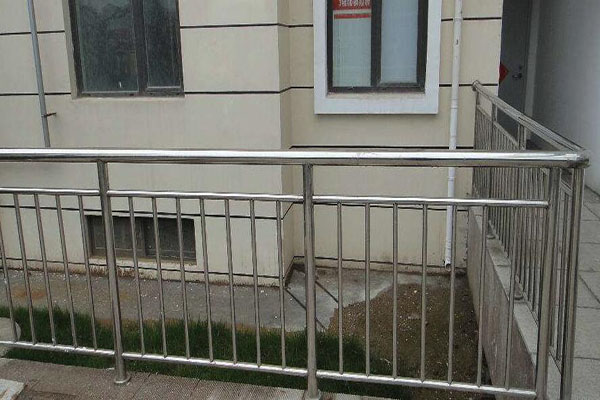 濟南不銹鋼制品在建筑工程中的廣泛應用